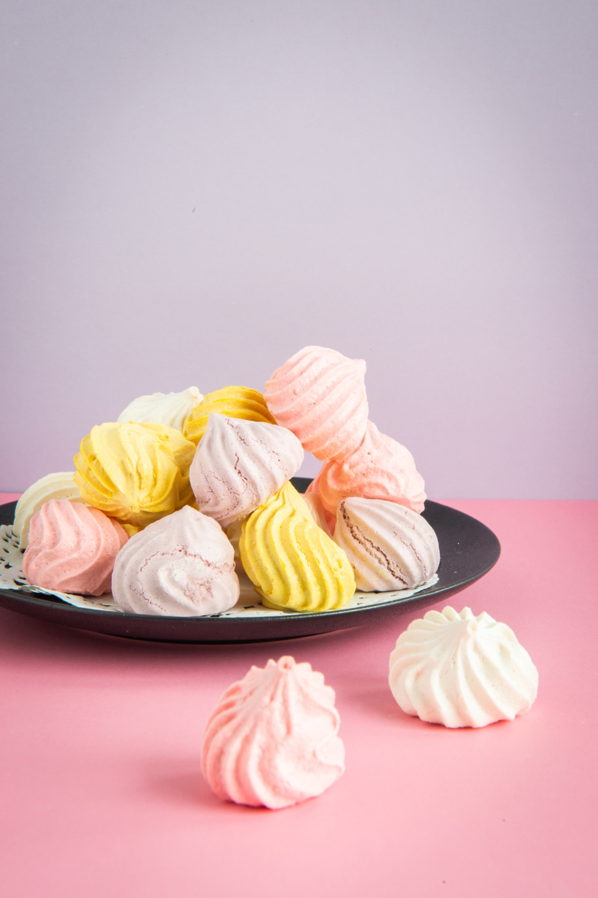 Meringues pastel colorées